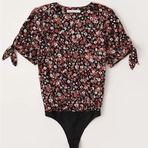 NWT Abercrombie Short Sleeve Wrap-Front Floral Bodysuit - Size XS